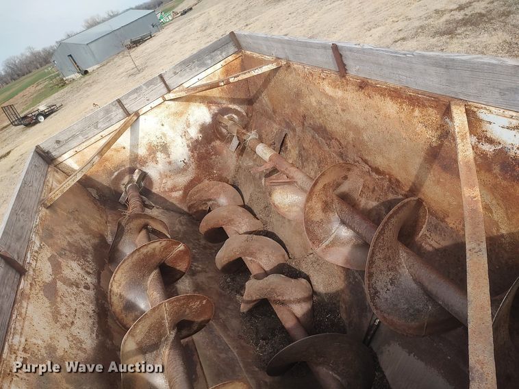 image for item DQ0406 International  feed mixer truck