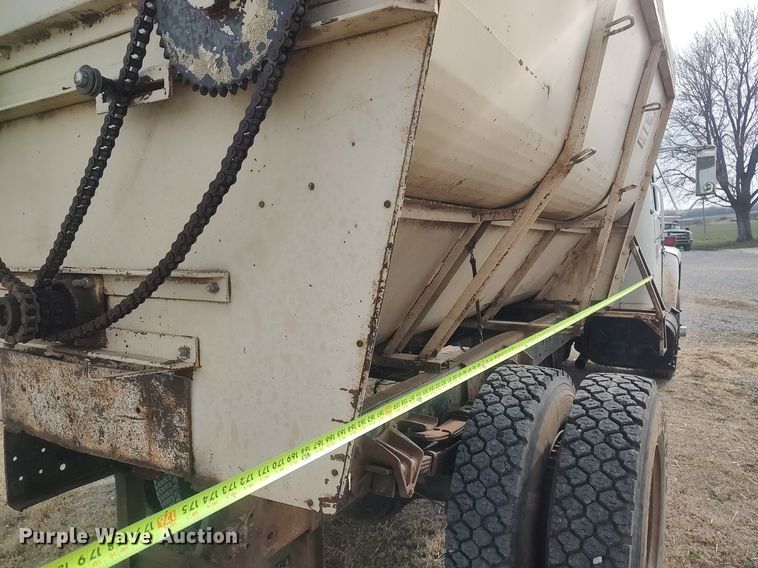 image for item DQ0406 International  feed mixer truck