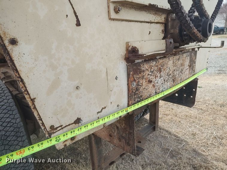 image for item DQ0406 International  feed mixer truck