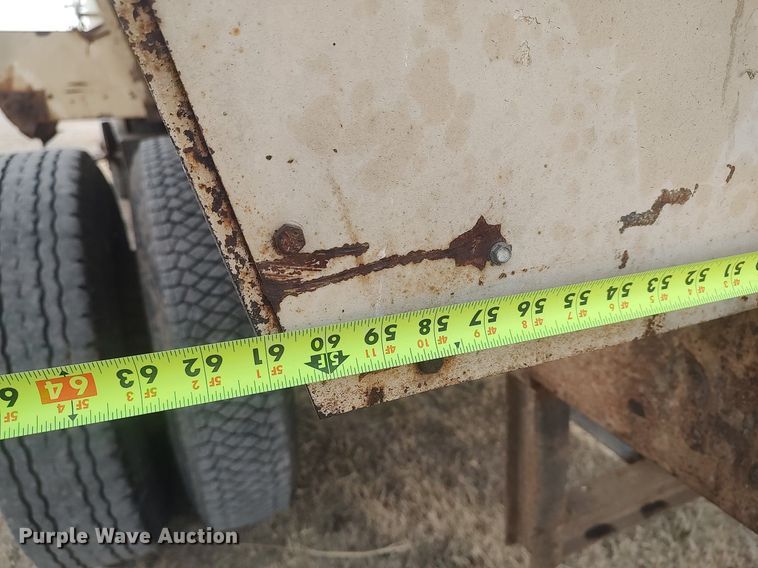 image for item DQ0406 International  feed mixer truck