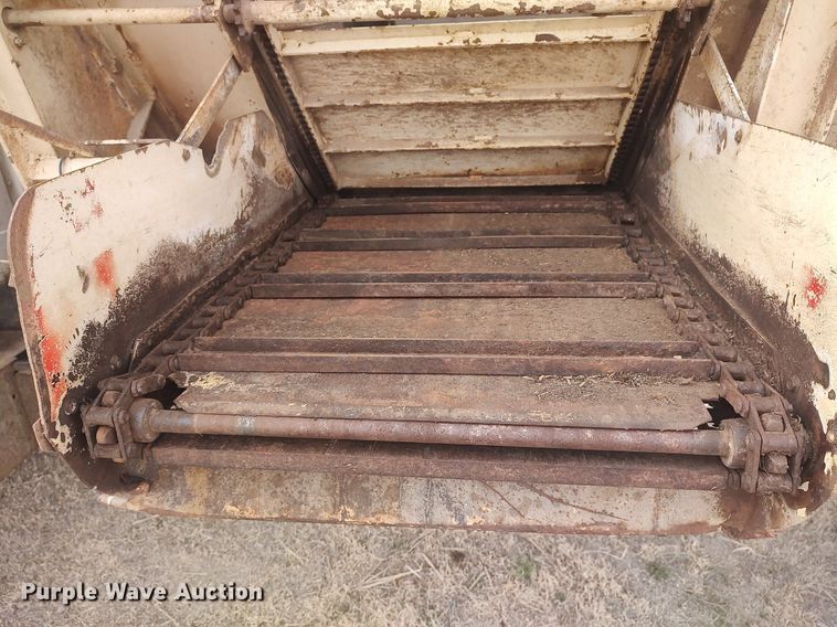 image for item DQ0406 International  feed mixer truck