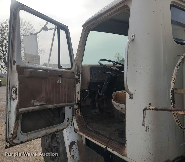 image for item DQ0406 International  feed mixer truck