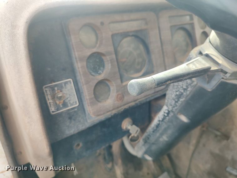 image for item DQ0406 International  feed mixer truck