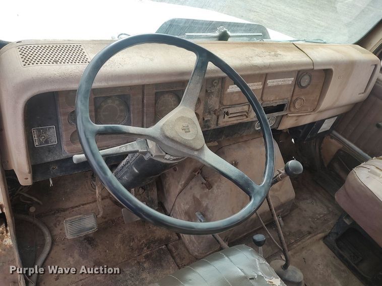 image for item DQ0406 International  feed mixer truck