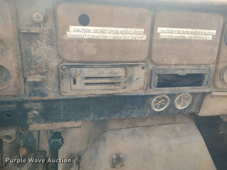 image for item DQ0406 International  feed mixer truck