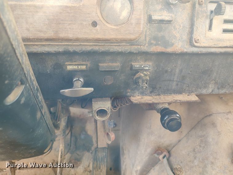 image for item DQ0406 International  feed mixer truck