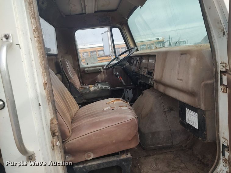 image for item DQ0406 International  feed mixer truck