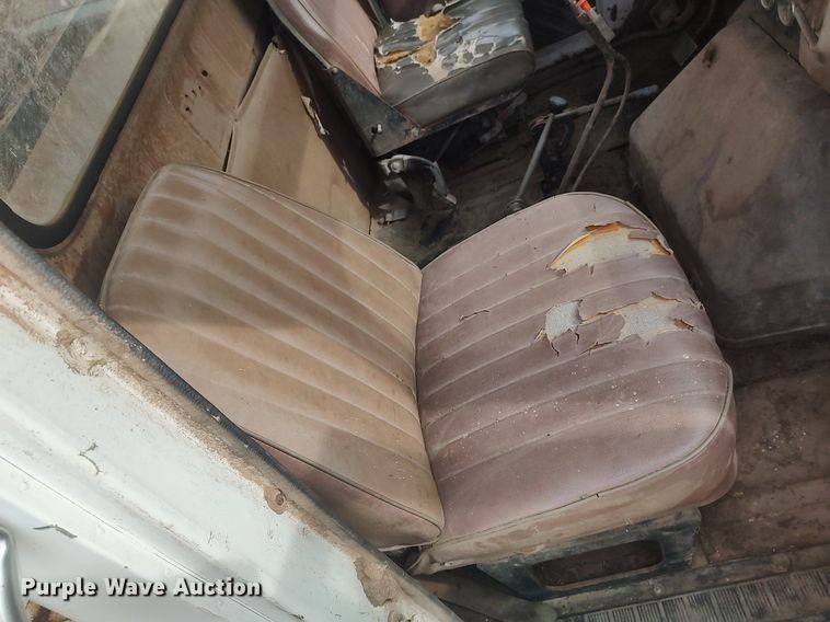 image for item DQ0406 International  feed mixer truck