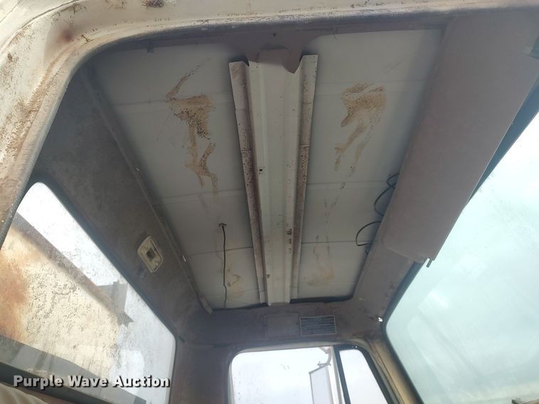 image for item DQ0406 International  feed mixer truck