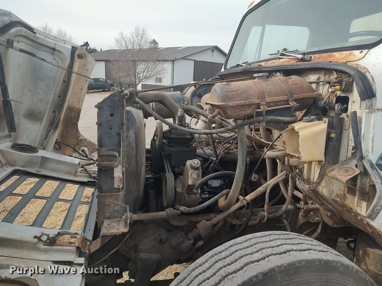 image for item DQ0406 International  feed mixer truck