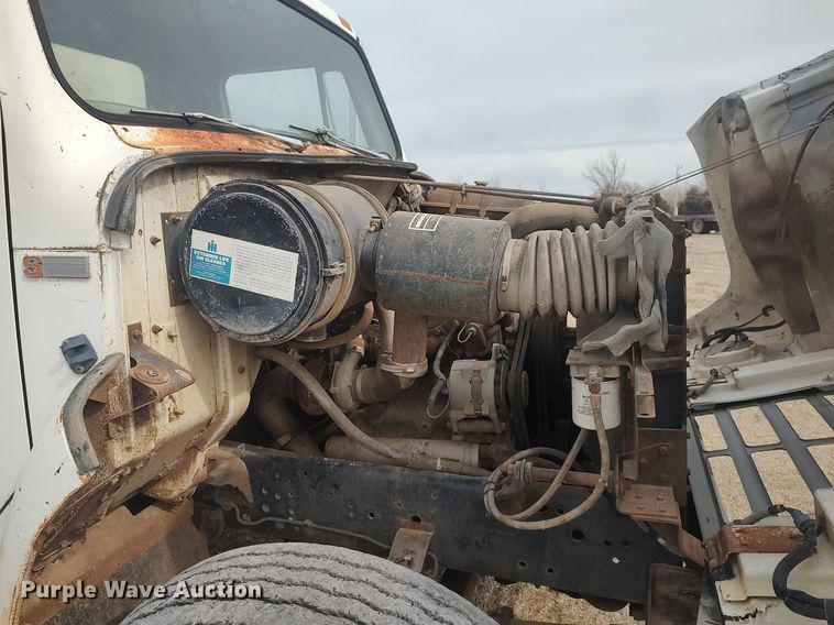 image for item DQ0406 International  feed mixer truck