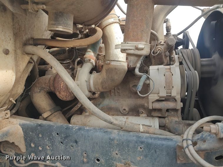 image for item DQ0406 International  feed mixer truck