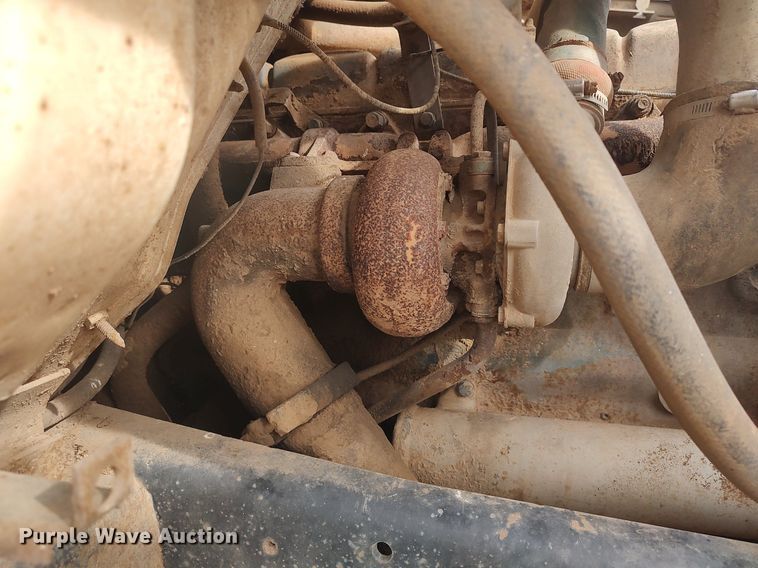 image for item DQ0406 International  feed mixer truck