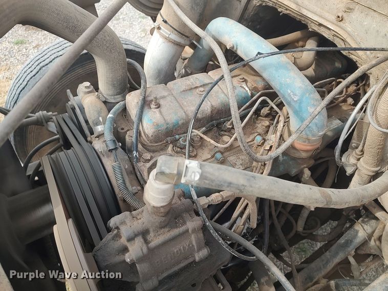 image for item DQ0406 International  feed mixer truck