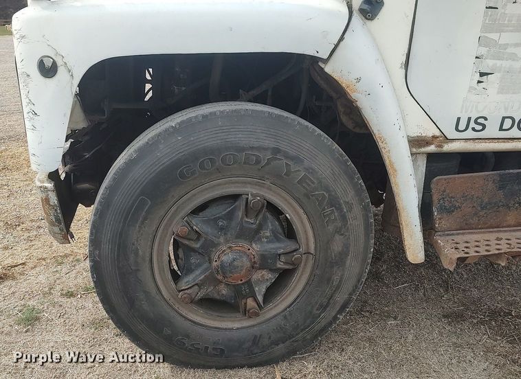 image for item DQ0406 International  feed mixer truck