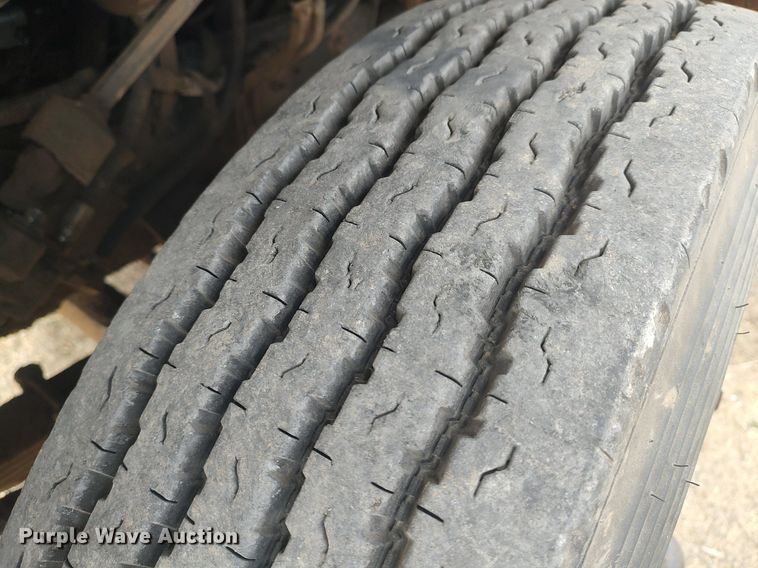 image for item DQ0406 International  feed mixer truck