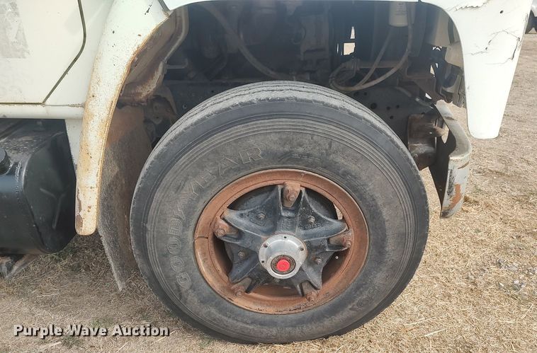 image for item DQ0406 International  feed mixer truck