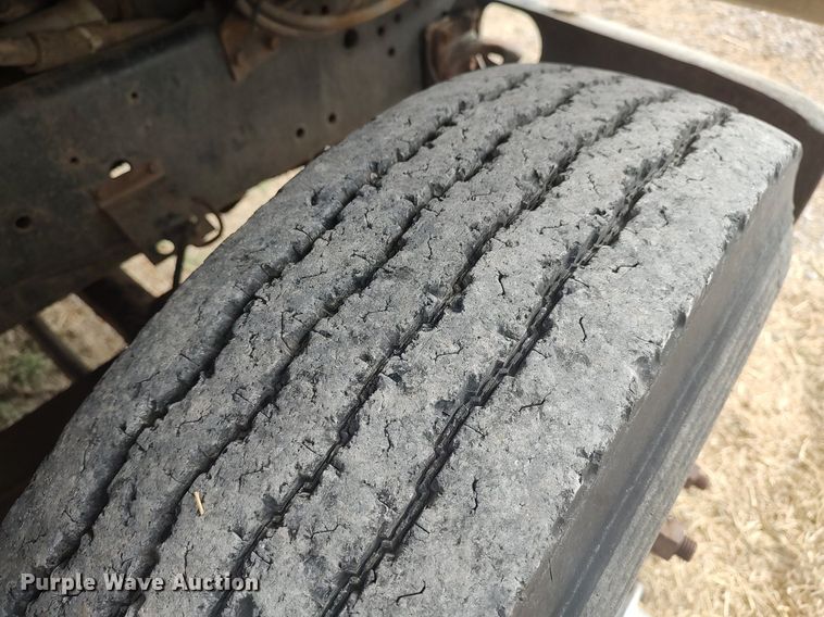 image for item DQ0406 International  feed mixer truck