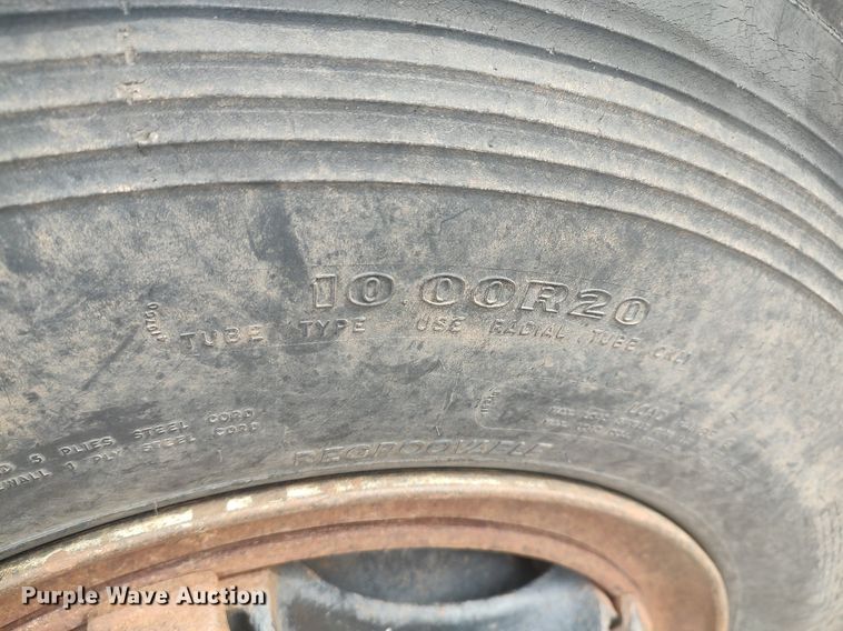 image for item DQ0406 International  feed mixer truck