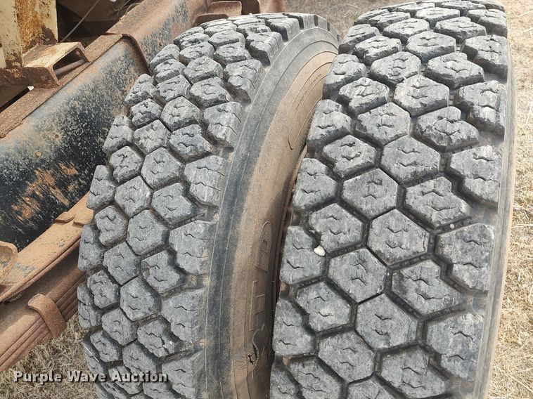 image for item DQ0406 International  feed mixer truck