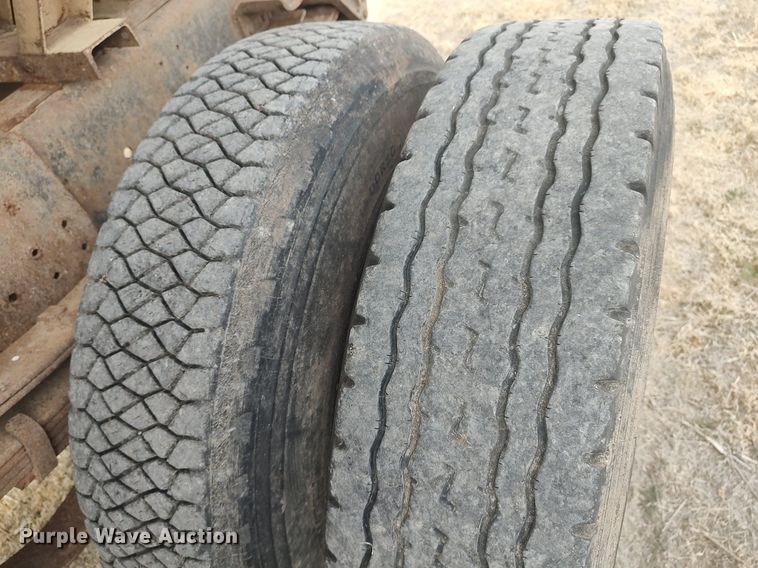 image for item DQ0406 International  feed mixer truck