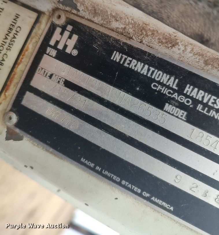 image for item DQ0406 International  feed mixer truck