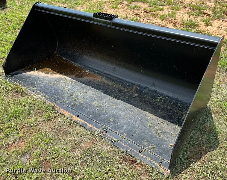 image for item DQ0541 John Deere Worksite Pro U78  skid steer bucket