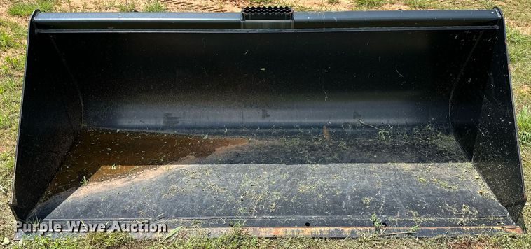 image for item DQ0541 John Deere Worksite Pro U78  skid steer bucket