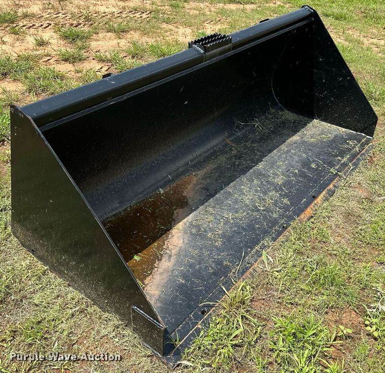 image for item DQ0541 John Deere Worksite Pro U78  skid steer bucket