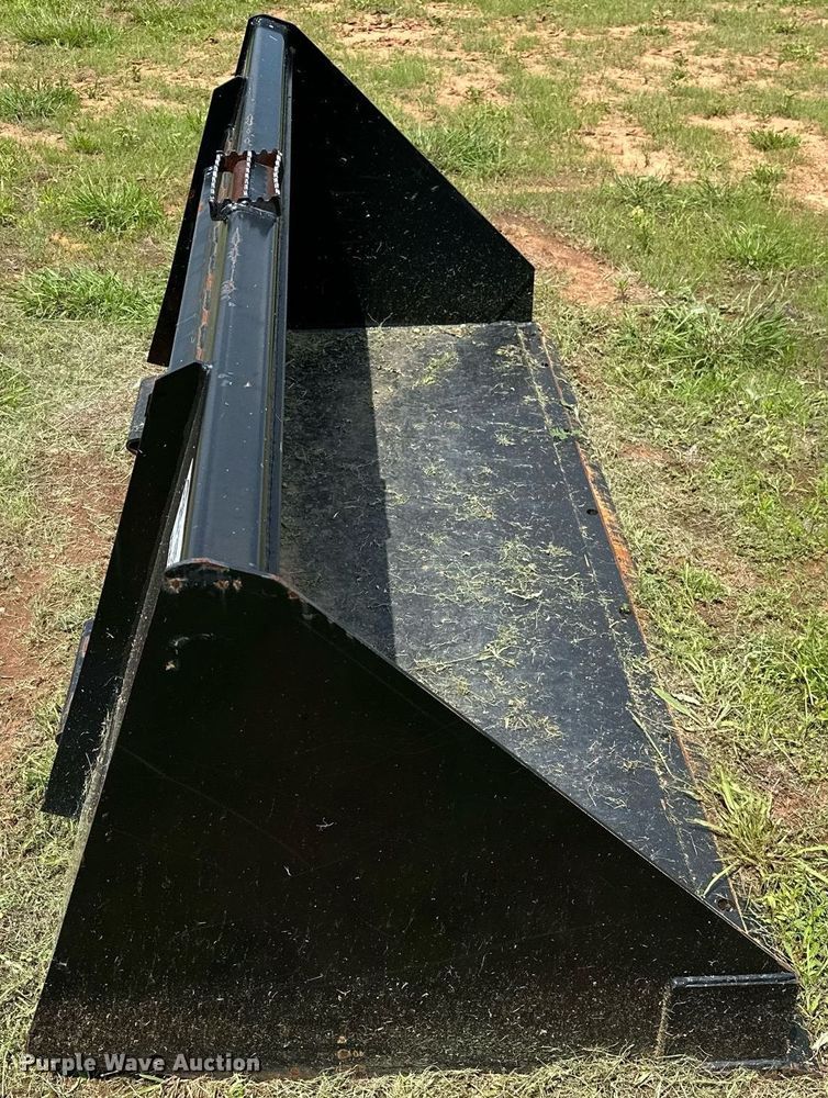 image for item DQ0541 John Deere Worksite Pro U78  skid steer bucket