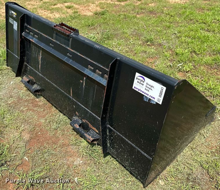 image for item DQ0541 John Deere Worksite Pro U78  skid steer bucket