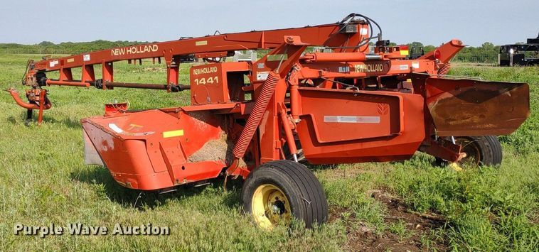 image for item DQ1725 New Holland 1441  windrower