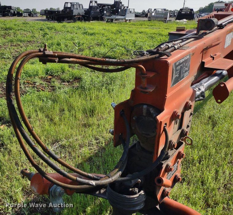 image for item DQ1725 New Holland 1441  windrower