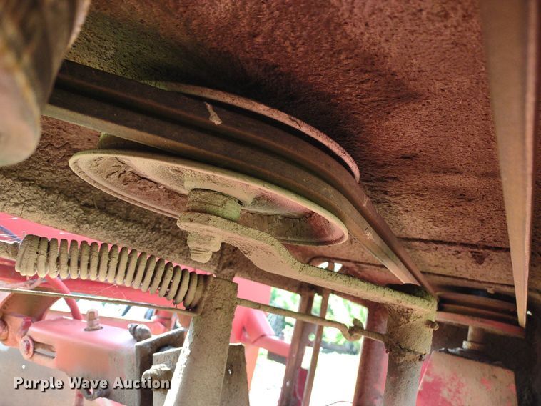 image for item DQ1725 New Holland 1441  windrower