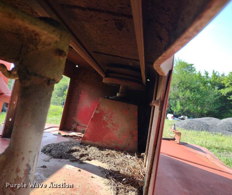 image for item DQ1725 New Holland 1441  windrower