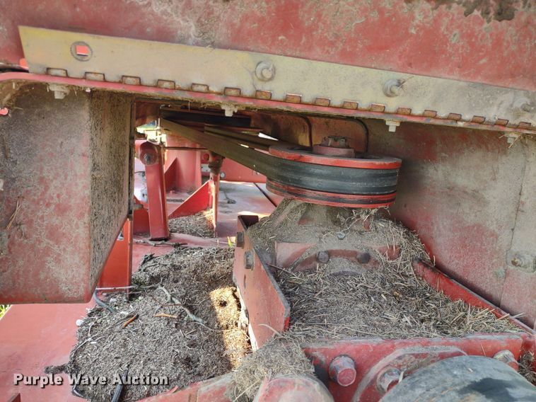 image for item DQ1725 New Holland 1441  windrower