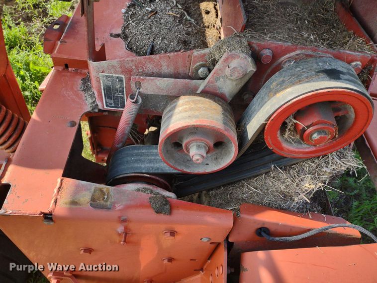 image for item DQ1725 New Holland 1441  windrower