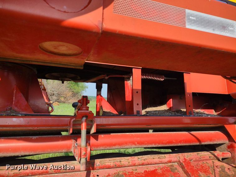 image for item DQ1725 New Holland 1441  windrower