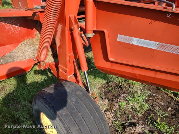 image for item DQ1725 New Holland 1441  windrower