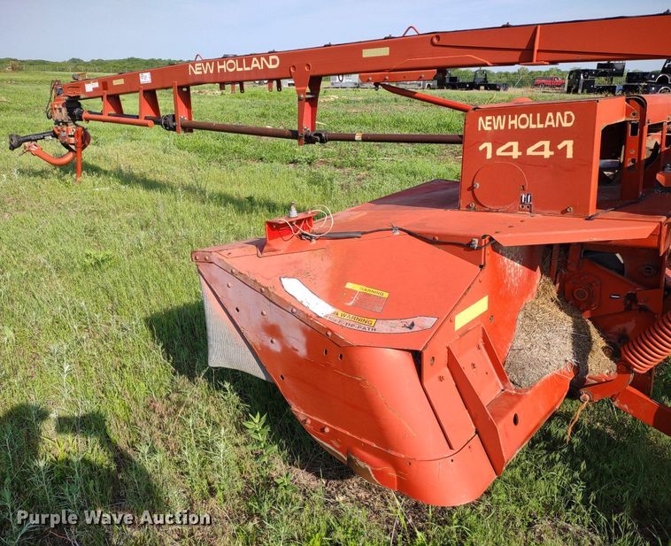 image for item DQ1725 New Holland 1441  windrower