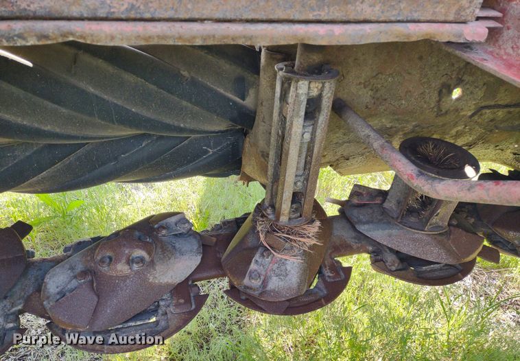 image for item DQ1725 New Holland 1441  windrower