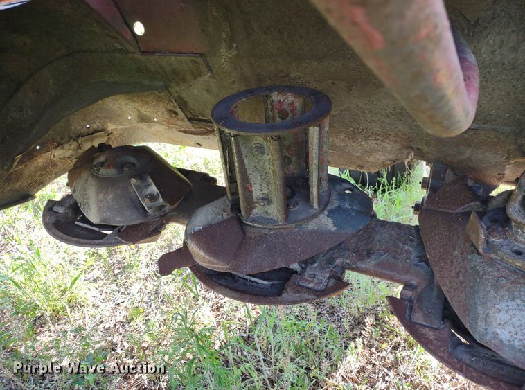 image for item DQ1725 New Holland 1441  windrower