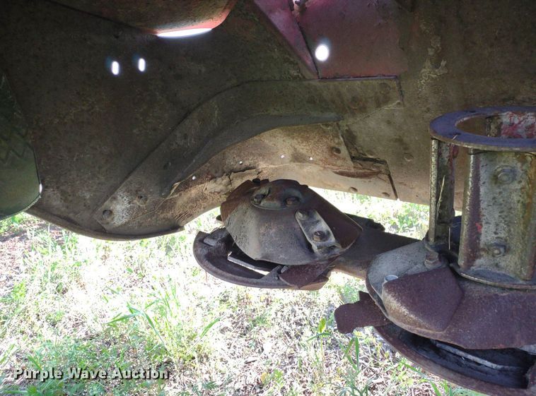 image for item DQ1725 New Holland 1441  windrower