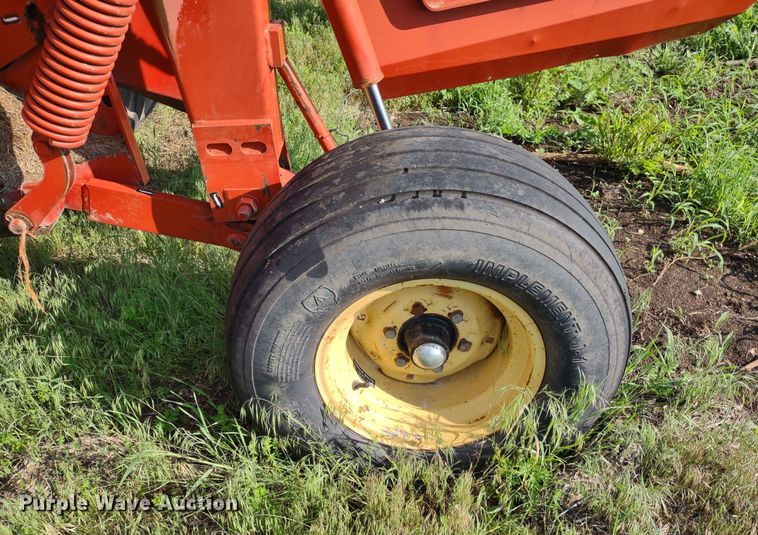 image for item DQ1725 New Holland 1441  windrower
