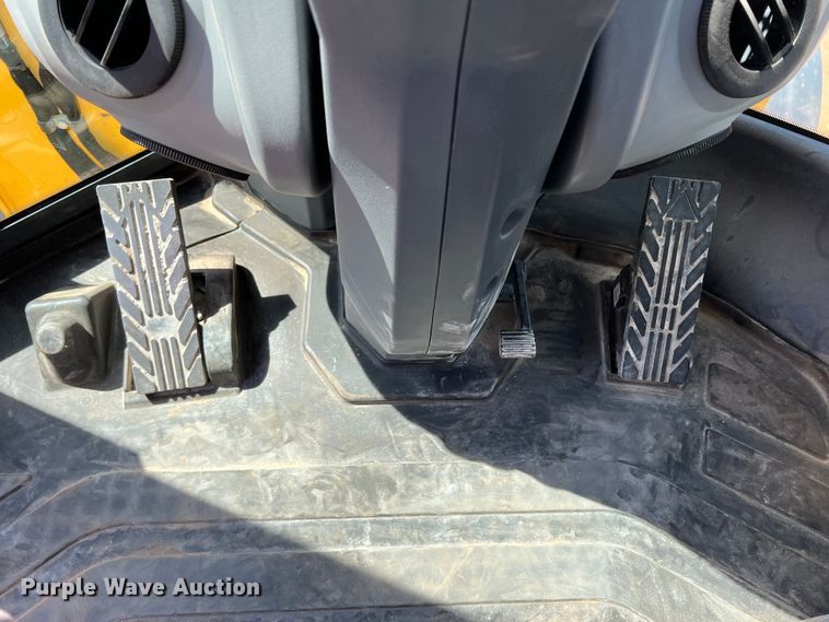 image for item DR5673 2021 John Deere 624 P-Tier  wheel loader