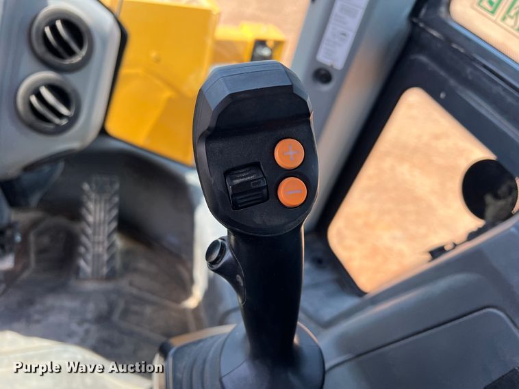 image for item DR5673 2021 John Deere 624 P-Tier  wheel loader