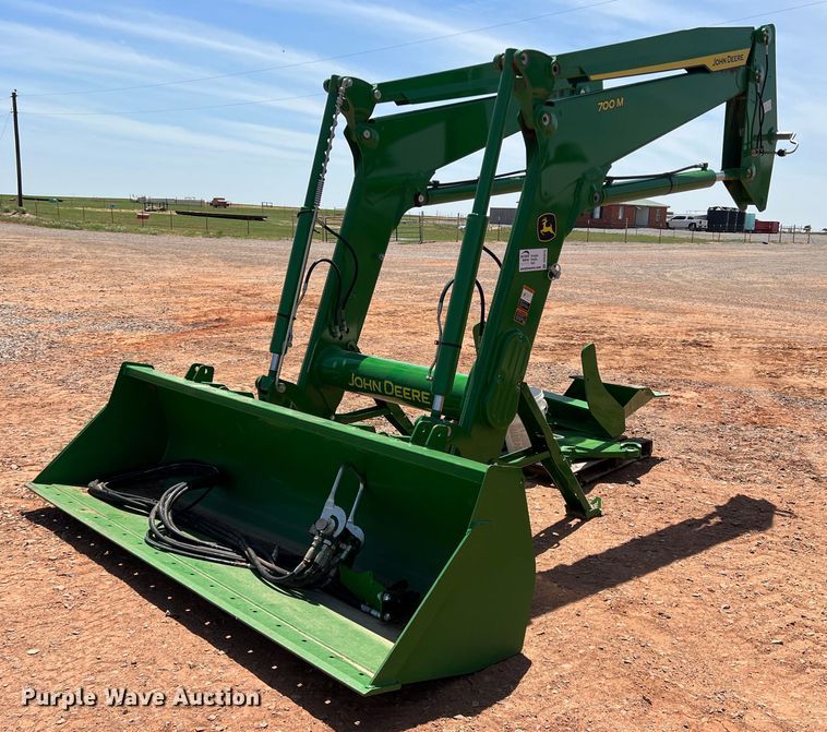 image for item DR5675 John Deere 700M  loader