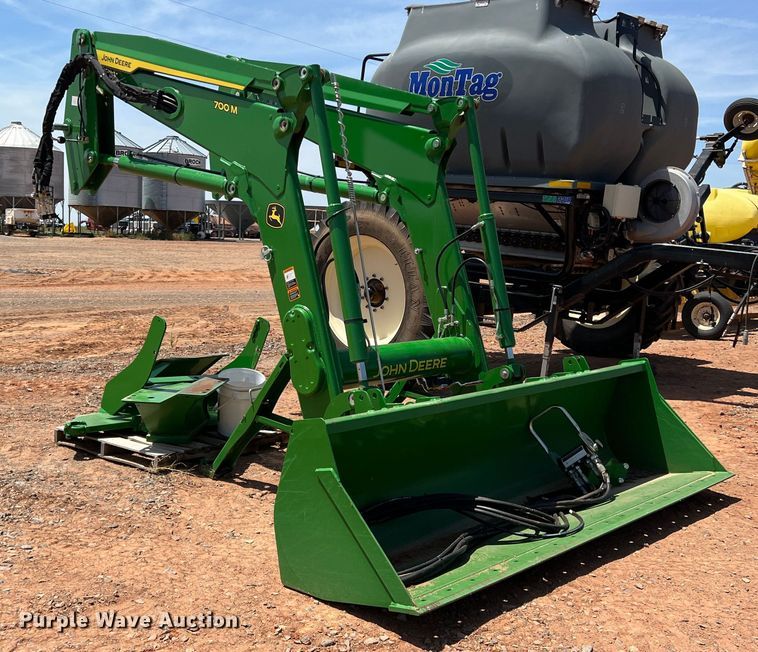 image for item DR5675 John Deere 700M  loader