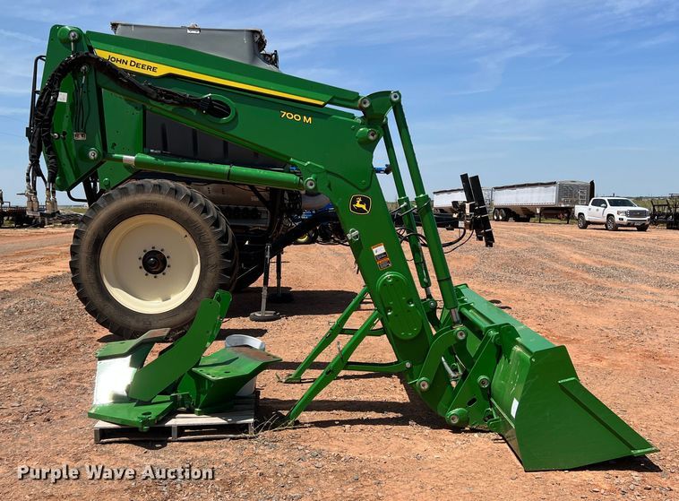 image for item DR5675 John Deere 700M  loader