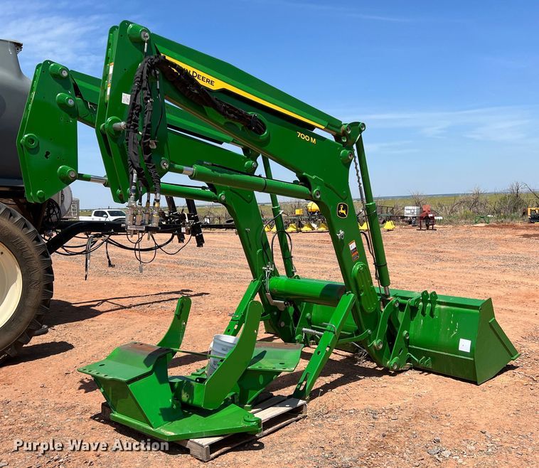 image for item DR5675 John Deere 700M  loader